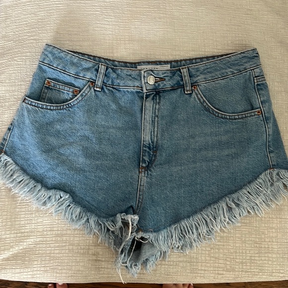 Topshop denim shorts. - Picture 1 of 3